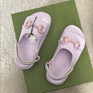 Gucci Womens Rubber Sandal in talc pink